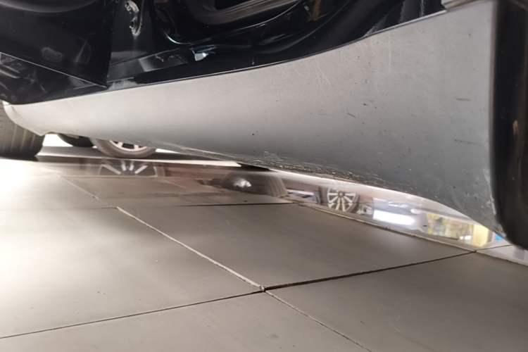 Used Tesla Model Y 2021 Long-Range All-Wheel-Drive Version Left Side Sill