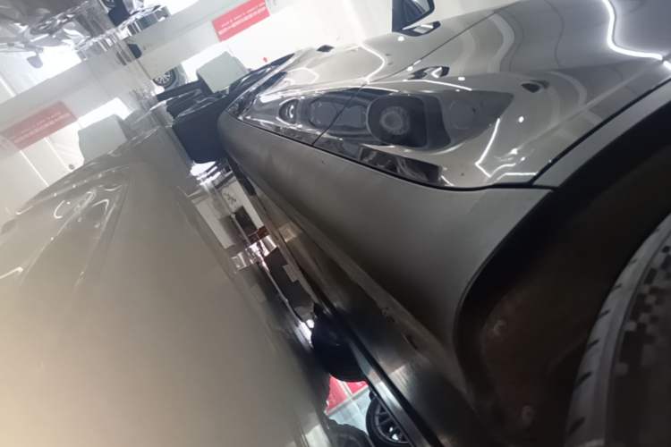 Used Tesla Model Y 2021 Standard Range Rear-Wheel Drive Version Left Side Sill