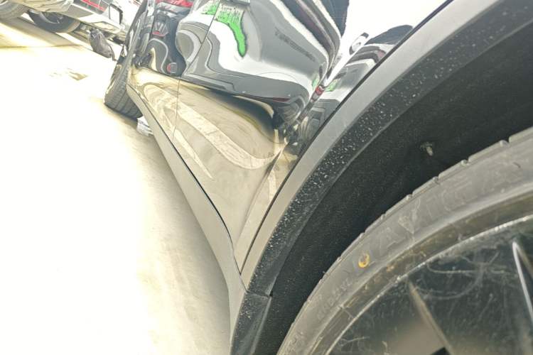 Used Tesla Model Y 2021 Long-Range All-Wheel-Drive Version 3D7 Left Side Sill