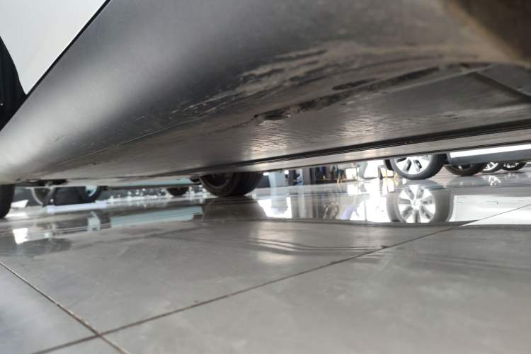 Used Tesla Model Y 2021 Standard Range Rear-Wheel Drive Version Left Side Sill