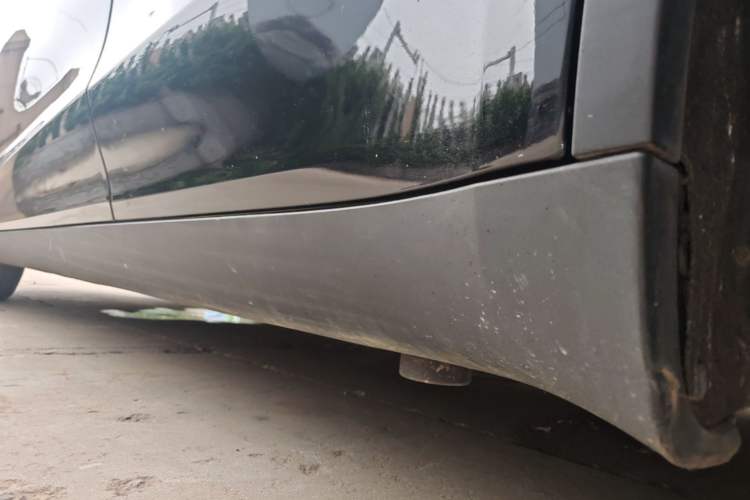 Used Tesla Model Y 2021 Standard Range Rear-Wheel Drive Version Left Side Sill
