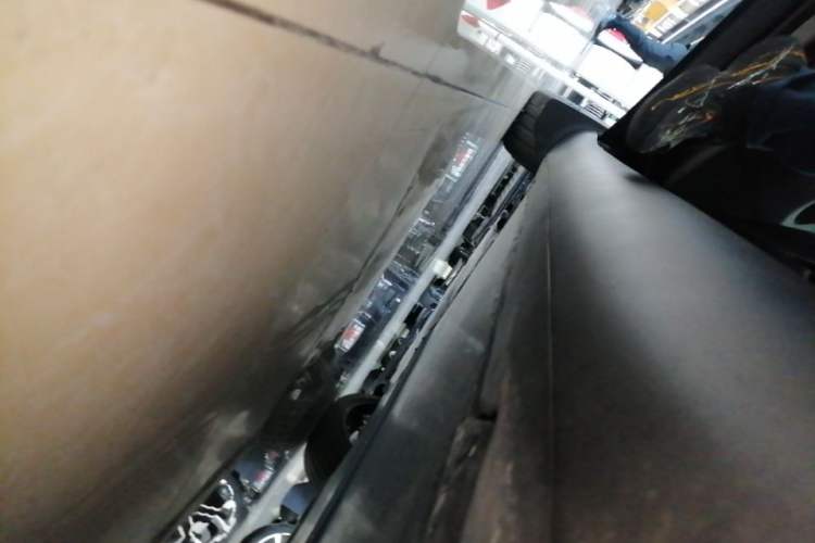 Used Tesla Model Y 2021 Long-Range All-Wheel-Drive Version 3D7 Left Side Sill