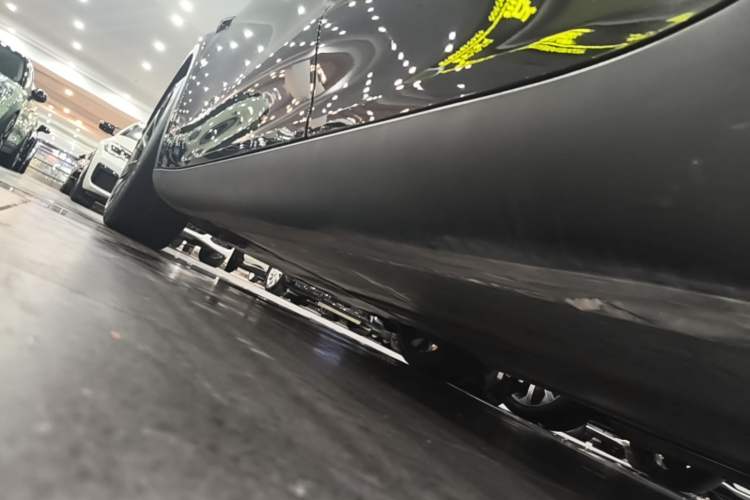 Used Tesla Model Y 2021 Standard Range Rear-Wheel Drive Version Left Side Sill