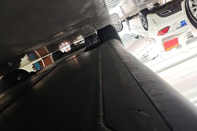 Used Tesla Model Y 2021 Standard Range Rear-Wheel Drive Version Left Side Sill