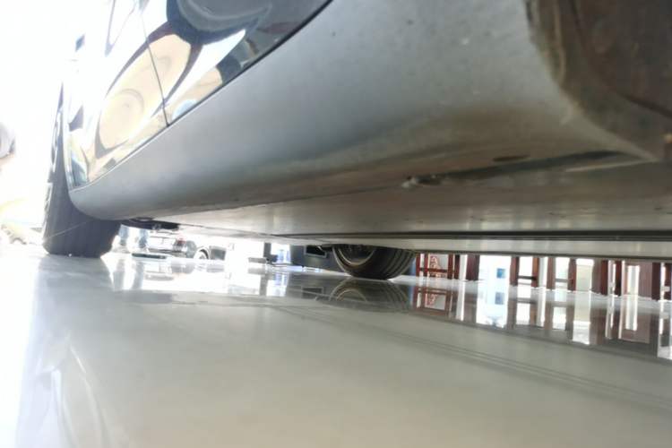 Used Tesla Model Y 2021 Standard Range Rear-Wheel Drive Version Left Side Sill