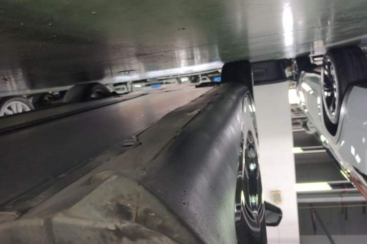Used Tesla Model Y 2021 Long-Range All-Wheel-Drive Version Left Side Sill