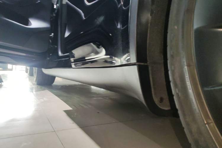 Used Tesla Model Y 2021 Standard Range Rear-Wheel Drive Version Left Side Sill