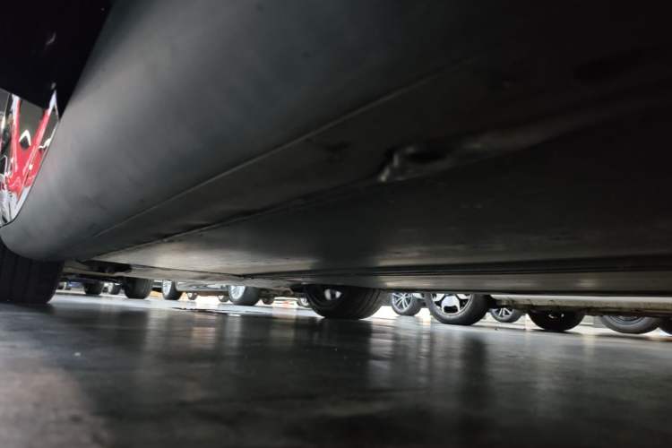 Used Tesla Model Y 2021 Long-Range All-Wheel-Drive Version 3D7 Left Side Sill
