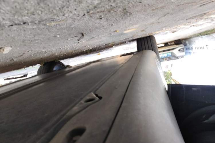 Used Tesla Model Y 2021 Standard Range Rear-Wheel Drive Version Left Side Sill