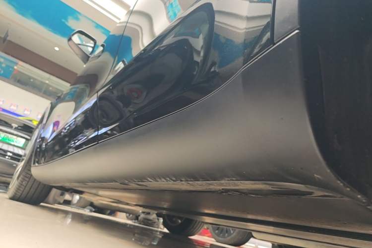 Used Tesla Model Y 2021 Standard Range Rear-Wheel Drive Version Left Side Sill