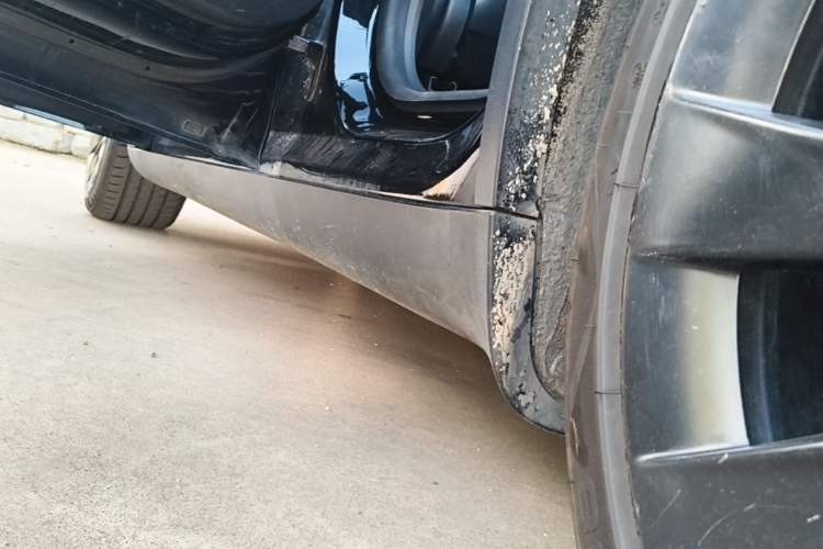 Used Tesla Model Y 2021 Standard Range Rear-Wheel Drive Version Left Side Sill