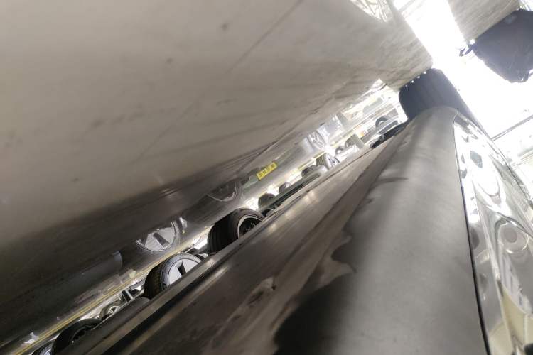 Used Tesla Model Y 2021 Standard Range Rear-Wheel Drive Version Left Side Sill