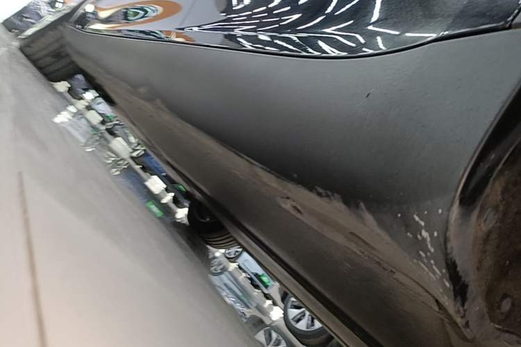 Used Tesla Model Y 2021 Standard Range Rear-Wheel Drive Version Left Side Sill