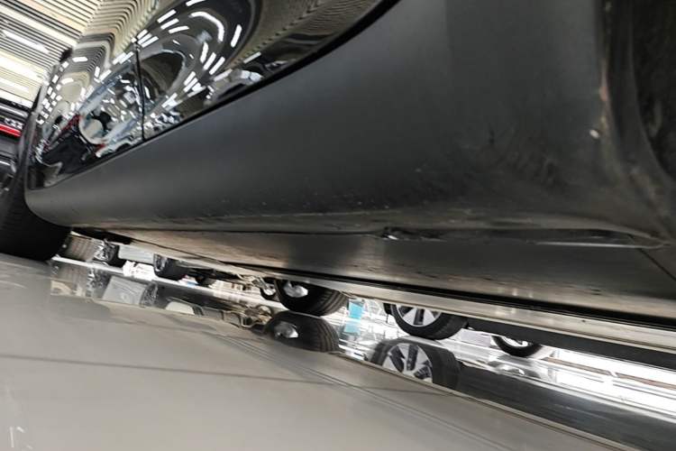 Used Tesla Model Y 2021 Standard Range Rear-Wheel Drive Version Left Side Sill