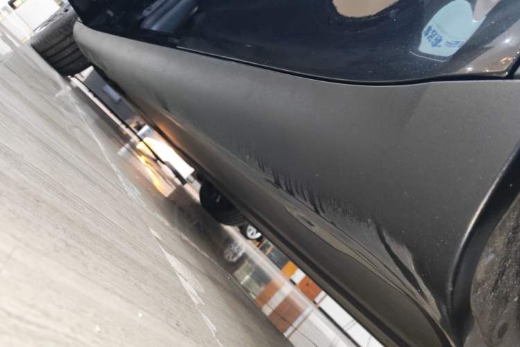 Used Tesla Model Y 2021 Long-Range All-Wheel-Drive Version 3D7 Left Side Sill