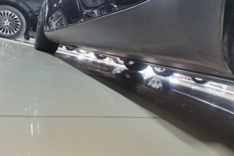 Used Tesla Model Y 2021 Long-Range All-Wheel-Drive Version Left Side Sill