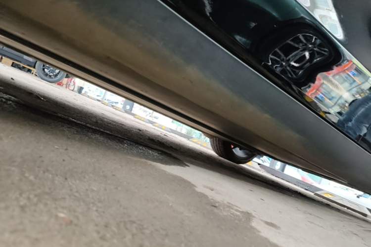 Used Tesla Model Y 2021 Long-Range All-Wheel-Drive Version 3D7 Left Side Sill