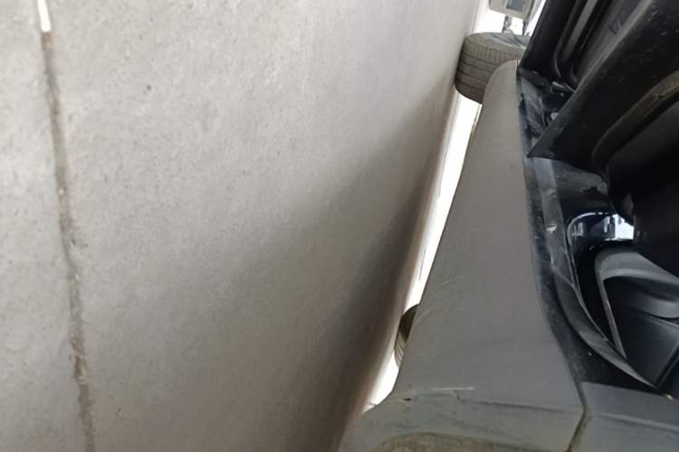 Used Tesla Model Y 2021 Standard Range Rear-Wheel Drive Version Left Side Sill
