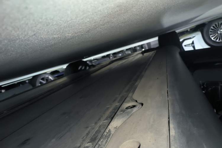 Used Tesla Model Y 2021 Long-Range All-Wheel-Drive Version 3D7 Left Side Sill