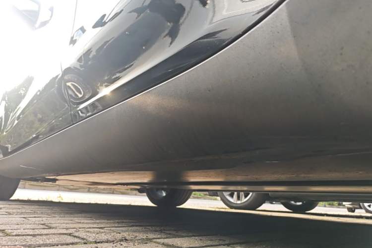 Used Tesla Model Y 2021 Standard Range Rear-Wheel Drive Version Left Side Sill