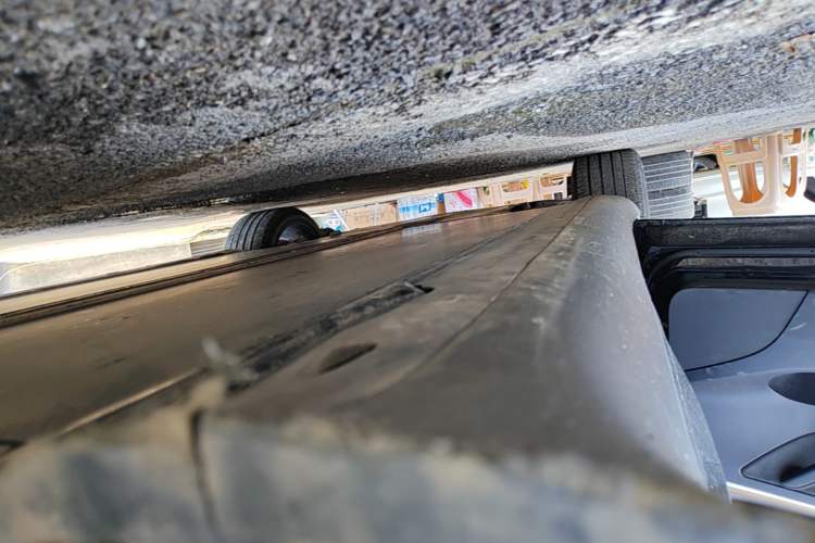 Used Tesla Model Y 2021 Standard Range Rear-Wheel Drive Version Left Side Sill