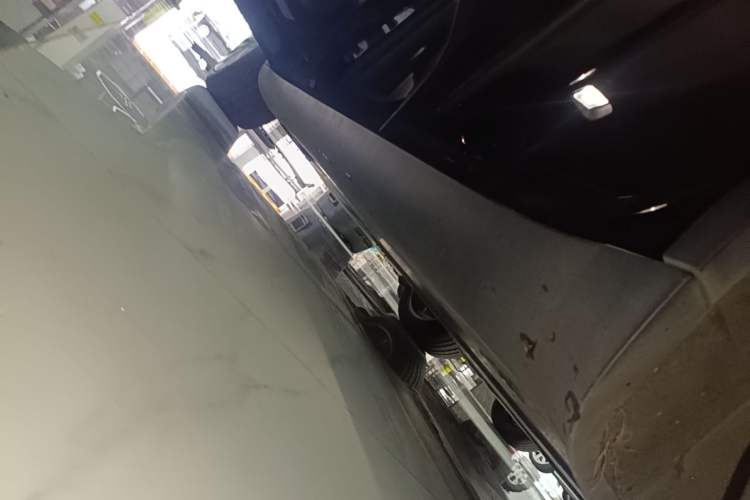 Used Tesla Model Y 2021 Long-Range All-Wheel-Drive Version 3D7 Left Side Sill