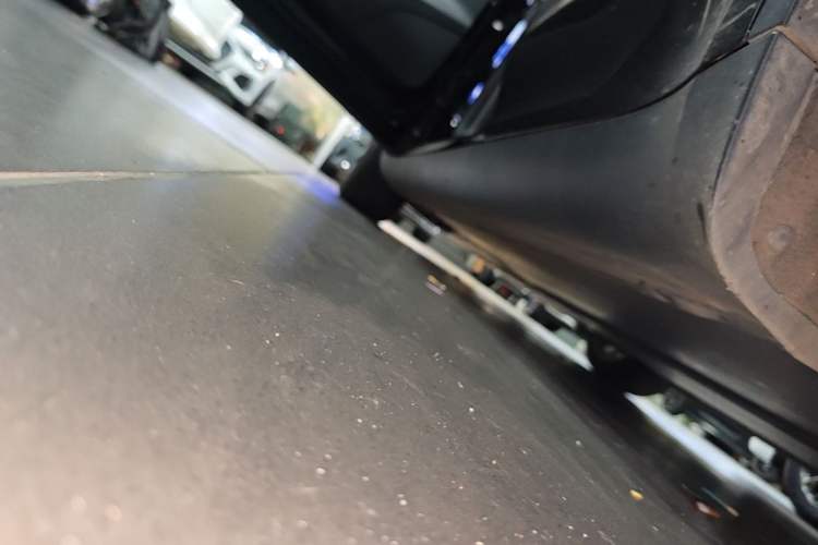 Used Tesla Model Y 2021 Long-Range All-Wheel-Drive Version 3D7 Left Side Sill