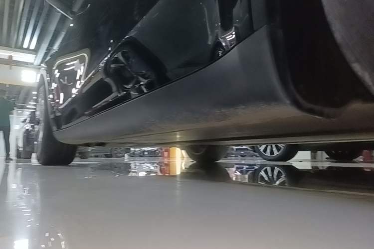 Used Tesla Model Y 2021 Standard Range Rear-Wheel Drive Version Left Side Sill