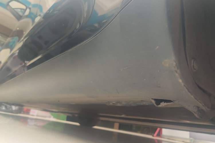 Used Tesla Model Y 2021 Standard Range Rear-Wheel Drive Version Left Side Sill