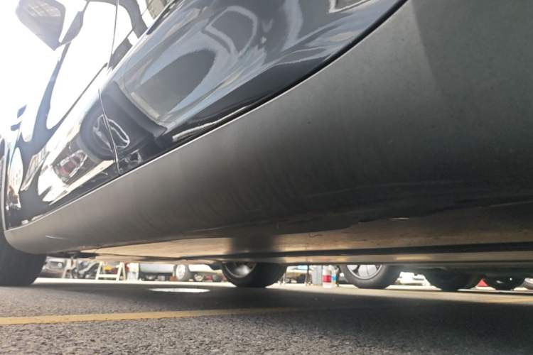 Used Tesla Model Y 2021 Standard Range Rear-Wheel Drive Version Left Side Sill