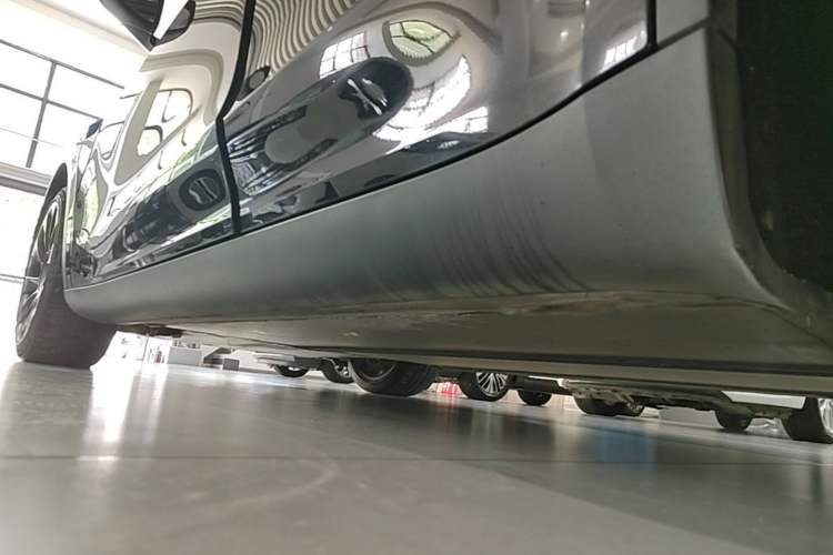 Used Tesla Model Y 2021 Standard Range Rear-Wheel Drive Version Left Side Sill