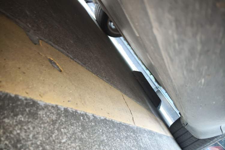 Used Tesla Model Y 2021 Standard Range Rear-Wheel Drive Version Left Side Sill