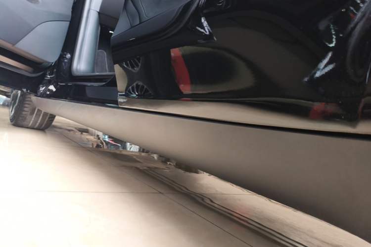 Used Tesla Model Y 2021 Standard Range Rear-Wheel Drive Version Left Side Sill