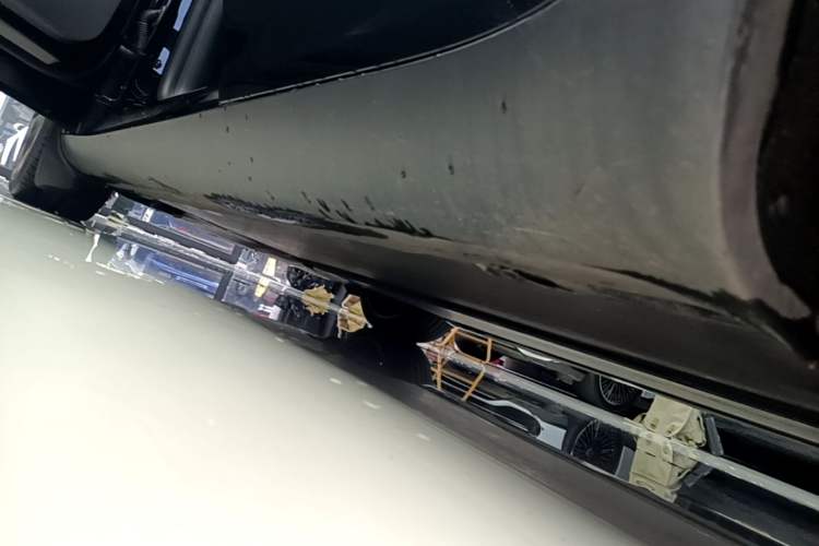 Used Tesla Model Y 2021 Performance High-Performance All-Wheel-Drive Version Left Side Sill