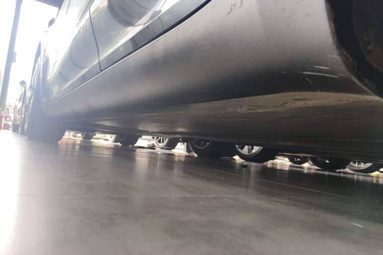 Used Tesla Model Y 2021 Standard Range Rear-Wheel Drive Version Left Side Sill