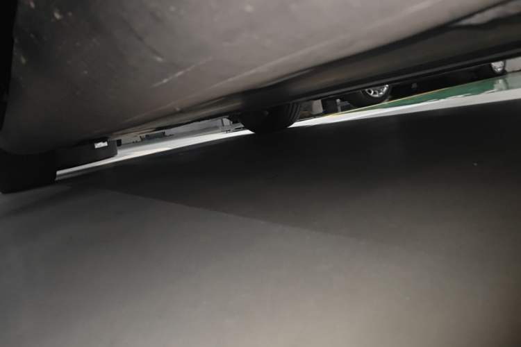 Used Tesla Model Y 2021 Long-Range All-Wheel-Drive Version 3D7 Left Side Sill