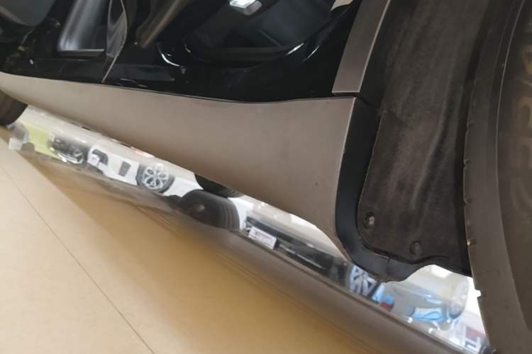 Used Tesla Model Y 2021 Standard Range Rear-Wheel Drive Version Left Side Sill