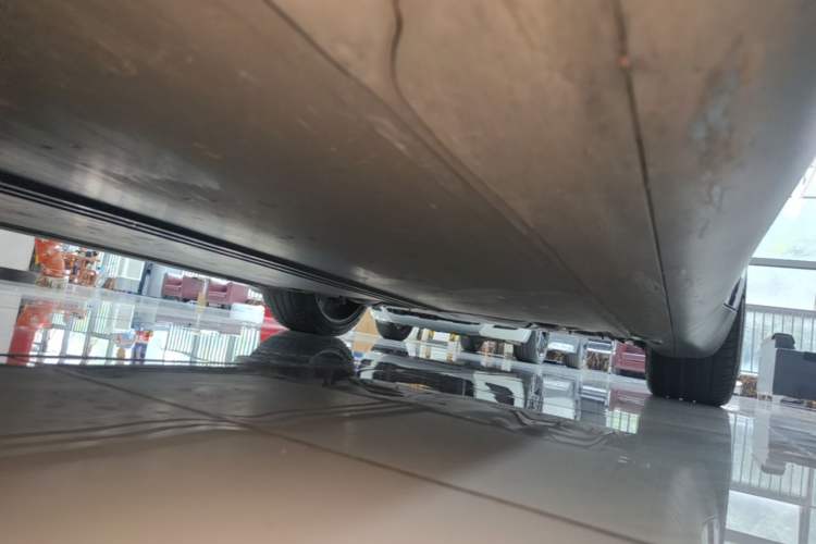 Used Tesla Model Y 2021 Standard Range Rear-Wheel Drive Version Left Side Sill