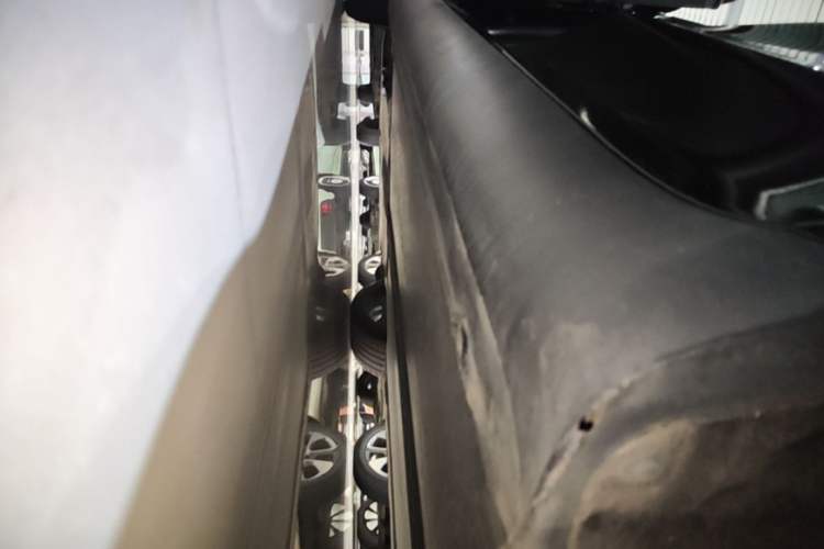 Used Tesla Model Y 2021 Standard Range Rear-Wheel Drive Version Left Side Sill