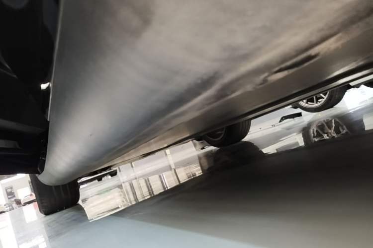 Used Tesla Model Y 2021 Standard Range Rear-Wheel Drive Version Left Side Sill