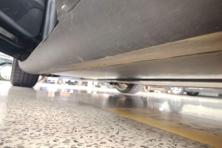Used Tesla Model Y 2021 Performance High-Performance All-Wheel-Drive Version Left Side Sill