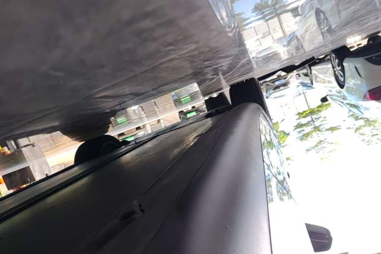 Used Tesla Model Y 2021 Standard Range Rear-Wheel Drive Version Left Side Sill