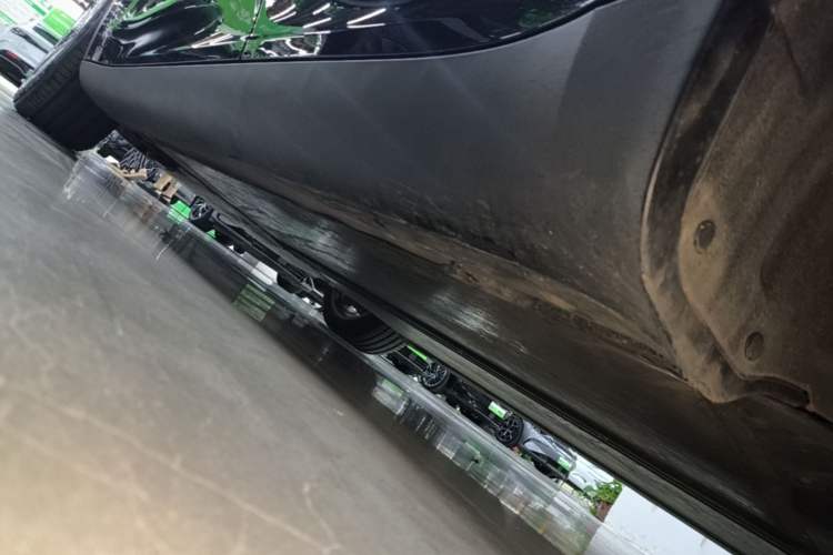 Used Tesla Model Y 2021 Long-Range All-Wheel-Drive Version 3D7 Left Side Sill