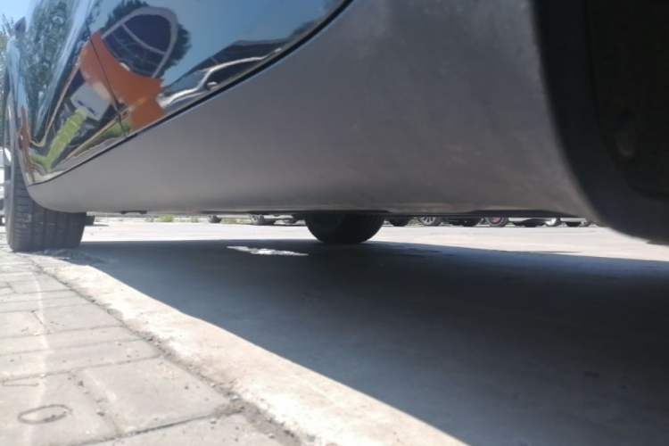 Used Tesla Model Y 2021 Revised Version 2 Long-Range All-Wheel-Drive Edition Left Side Sill