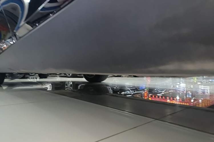 Used Tesla Model Y 2021 Standard Range Rear-Wheel Drive Version Left Side Sill