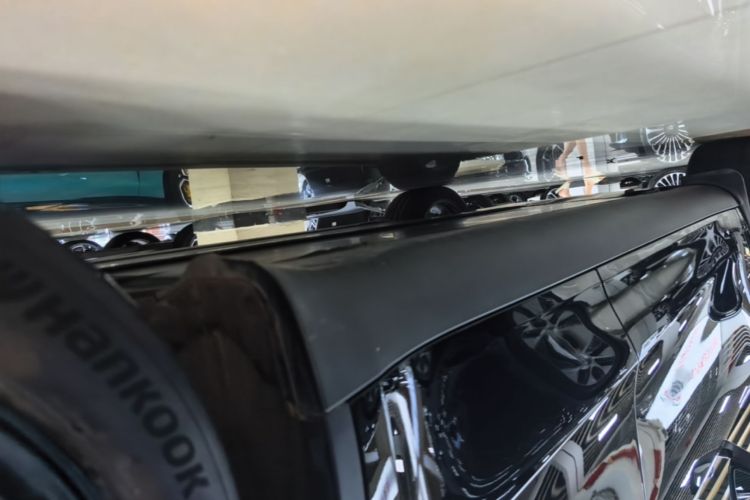 Used Tesla Model Y 2021 Standard Range Rear-Wheel Drive Version Left Side Sill