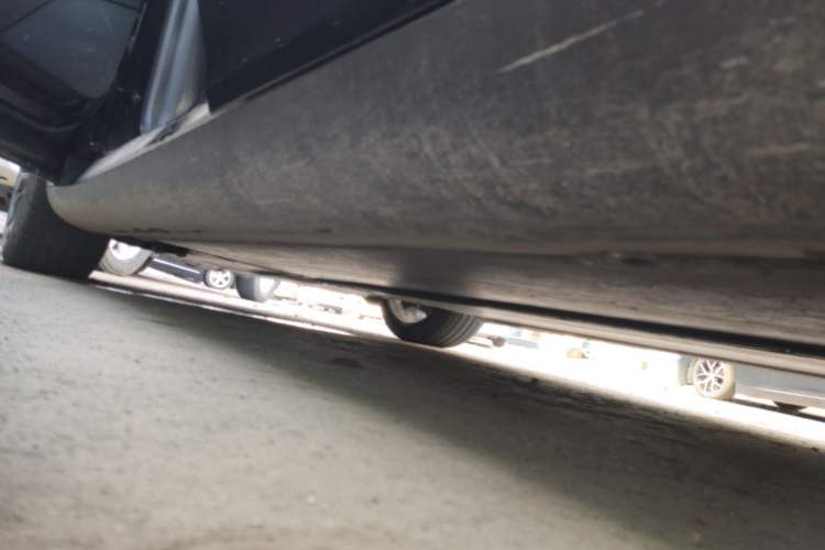 Used Tesla Model Y 2021 Standard Range Rear-Wheel Drive Version Left Side Sill