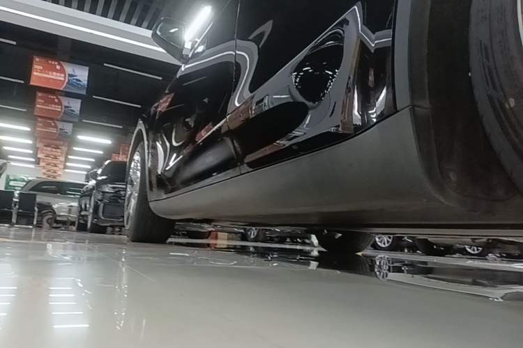 Used Tesla Model Y 2021 Long-Range All-Wheel-Drive Version Left Side Sill