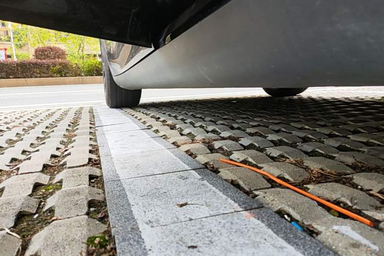 Used Tesla Model Y 2021 Standard Range Rear-Wheel Drive Version Left Side Sill