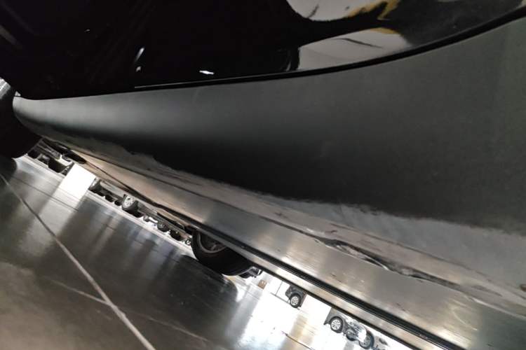 Used Tesla Model Y 2021 Standard Range Rear-Wheel Drive Version Left Side Sill